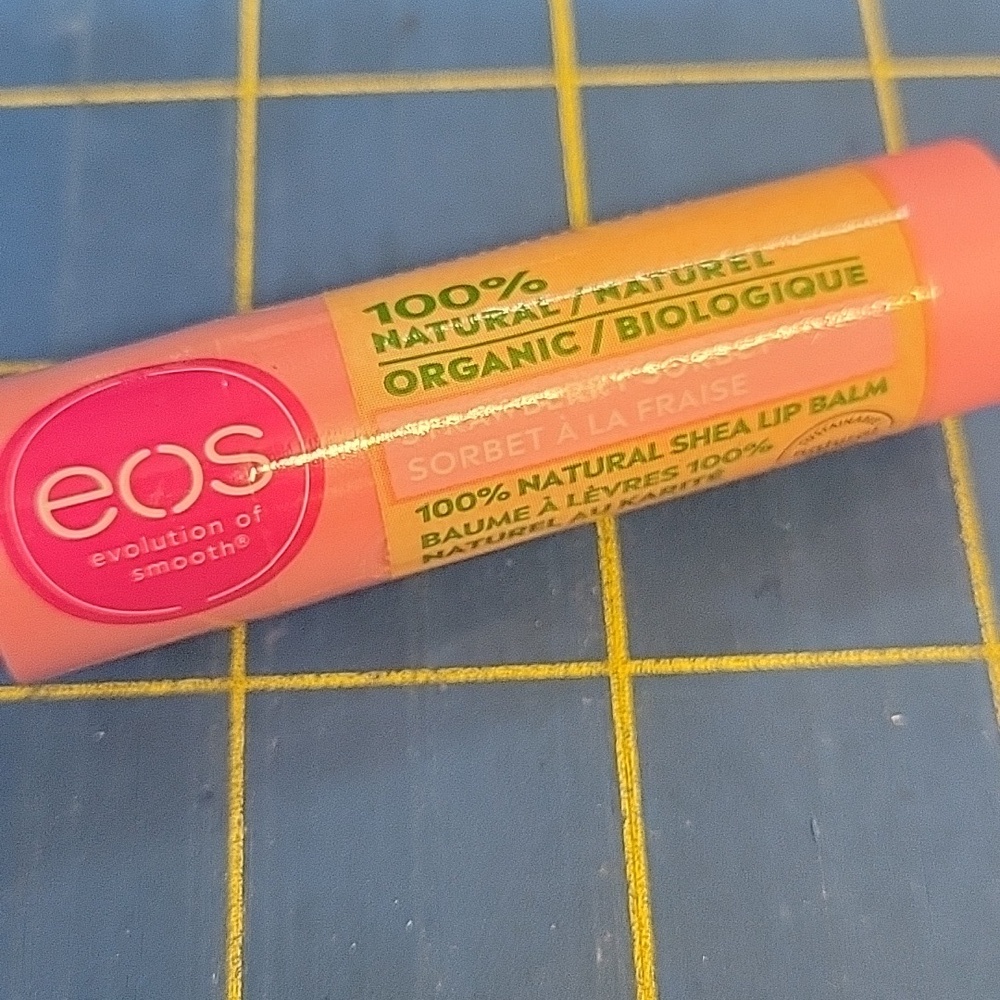 EOS 100% Natural Organic Strawberry Sorbet Lip Balm 4g New Sealed Tube